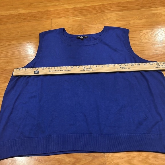 Cable & Gauge plus size women’s royal blue sleeveless sweater size 3X. - Picture 4 of 7